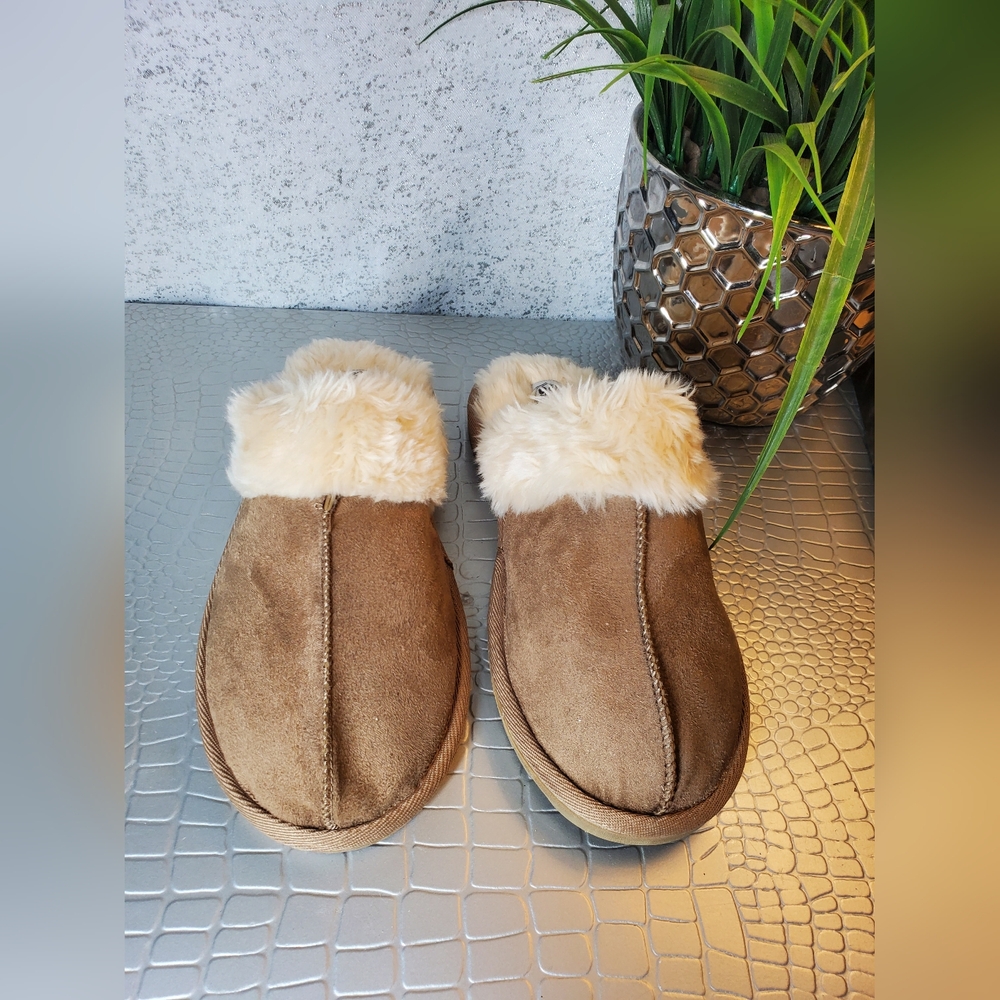 Route 66 NWOB Men's Suede Slippers with Faux Fur Lining Tan Size 7/8 - Picture 2 of 9